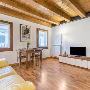 https://casa-giuly.hotelinveneto.com